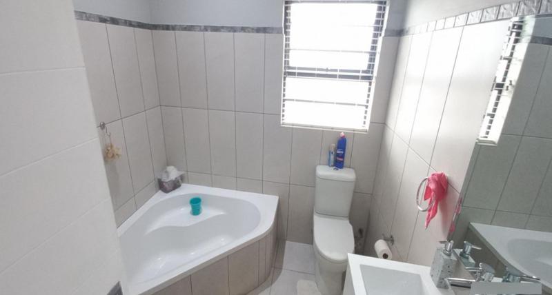 3 Bedroom Property for Sale in Admirals Park Western Cape